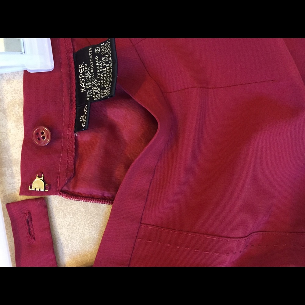 Classy skirt with a small front slit for style